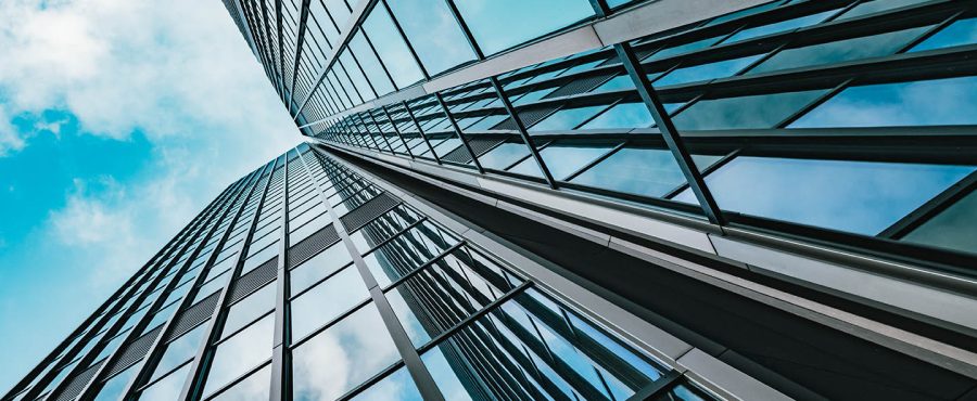 Immeuble de bureaux. Gratte-ciel. Extérieur d'un bâtiment